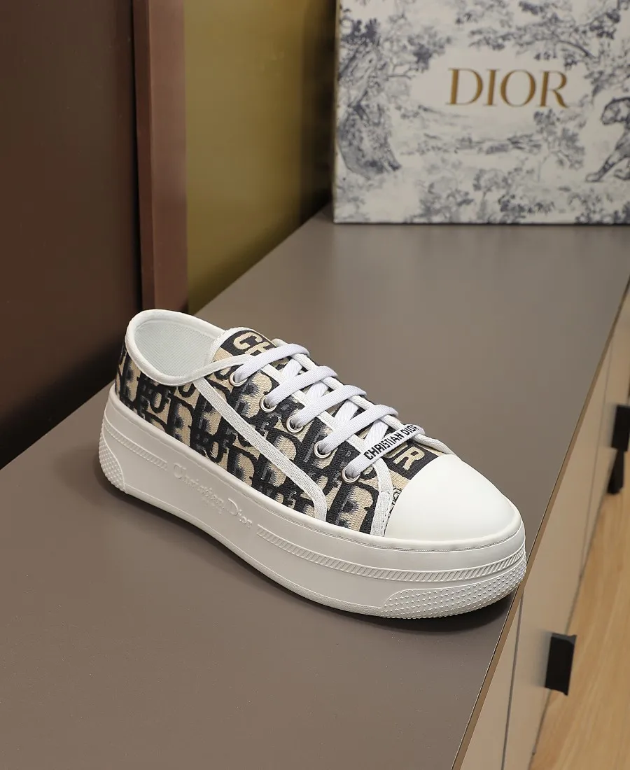 👟👟Ex-factory price 440👟👟 DIOR Dior's new thick-soled sports white shoes, electro-embroidered fabric, embroidered letters, breathable mesh lining, sheepskin for foot pads, lightweight outsole. Size: 35-40 (41 customized)